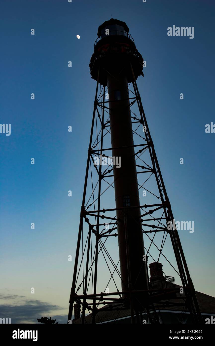 Der Sanibel Lighthouse in der Abenddämmerung vor dem Turkane Ian auf Sanibel Island in Florida. Stockfoto