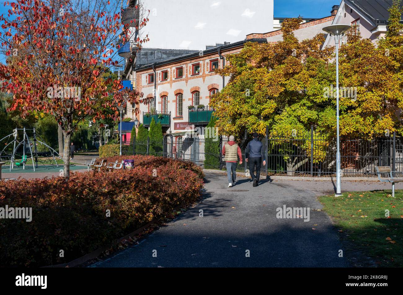 Waterfront Park Stromparken im Herbst in Norrkoping. Norrkoping ist eine historische Industriestadt in Schweden Stockfoto
