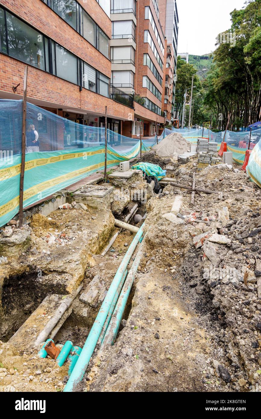Bogota Kolumbien,El Chico Calle 94 im Bau Baustelle Kapitalverbesserungen,Infrastruktur Sicherheitsbarriere unterirdische Pipelines Kanäle,Kolumbianischer Col Stockfoto