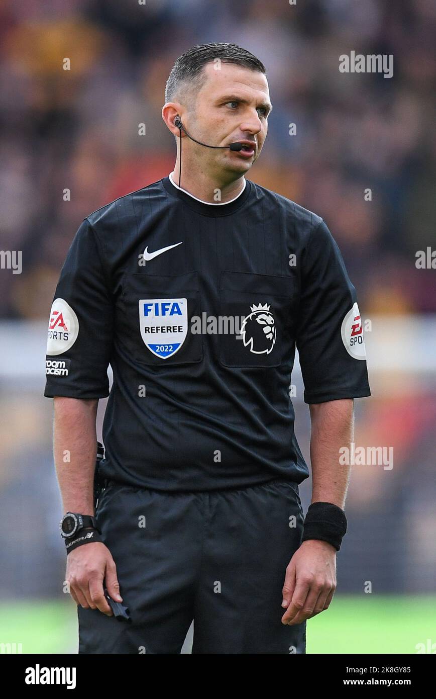 Michael Oliver, Schiedsrichter beim Premier League Spiel Wolverhampton Wanderers gegen Leicester City in Molineux, Wolverhampton, Großbritannien, 23.. Oktober 2022 (Foto von Mike Jones/News Images) Stockfoto