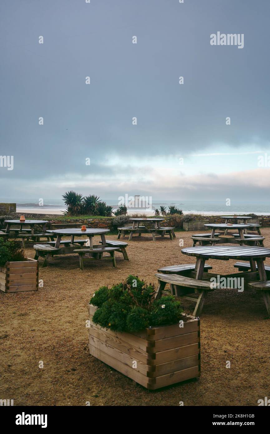 Wunderschöner Meerblick von der Terrasse des Le Braye Cafe in Jersey, Channel Islands Stockfoto