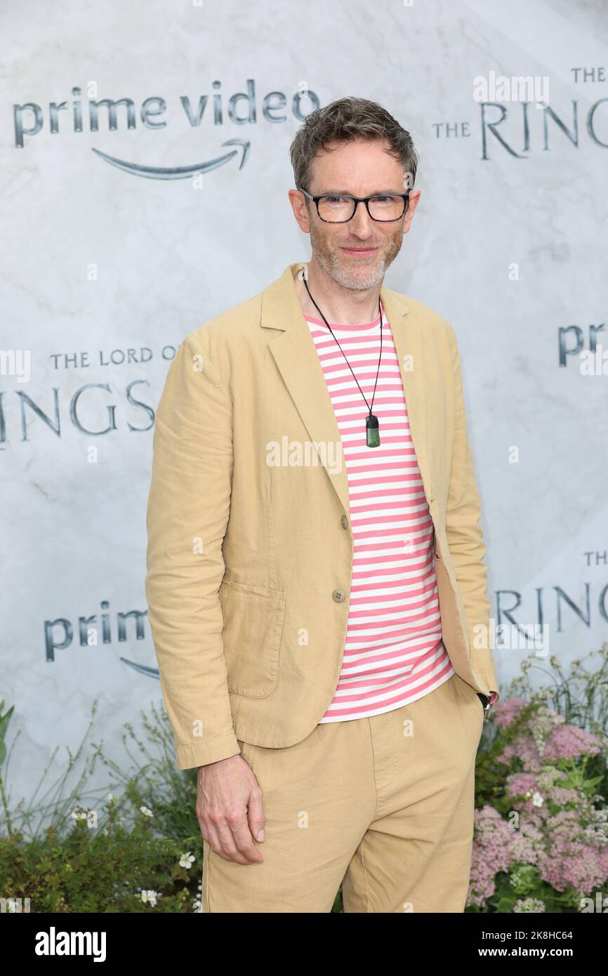 Daniel Weyman nimmt an der Weltpremiere von „der Herr der Ringe: Die Ringe der Macht“ im Leicester Square, London, Teil. Stockfoto