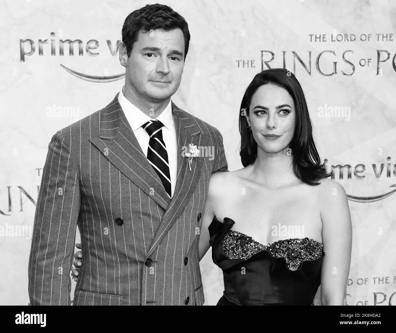 Benjamin Walker und Kaya Scodelario nehmen an der Weltpremiere von „der Herr der Ringe: Die Ringe der Macht“ am Leicester Square, London, Teil. Stockfoto