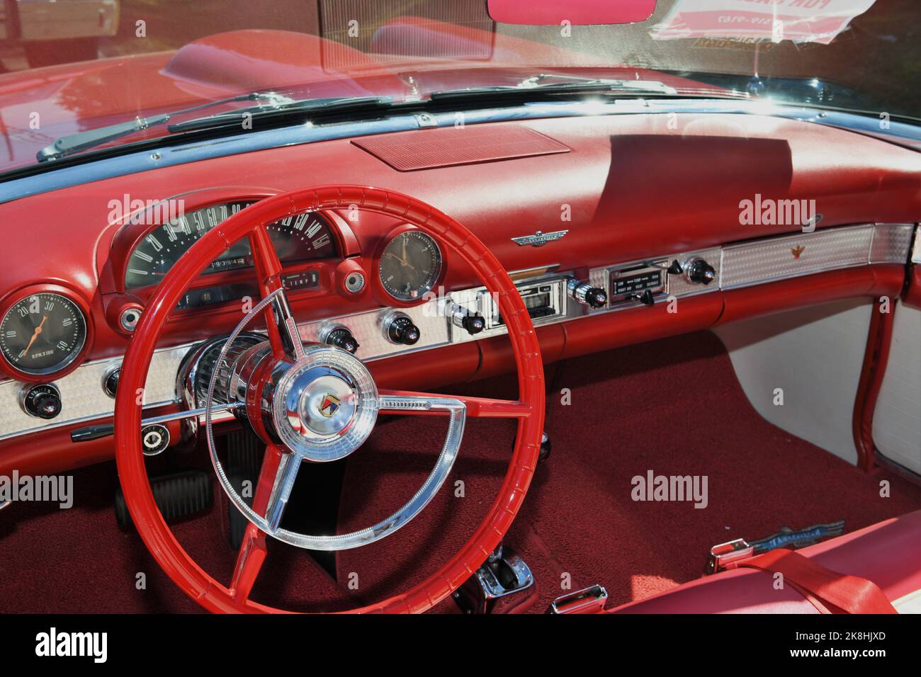 Red Ford Thunderbird aus den 1950er Jahren. Stockfoto