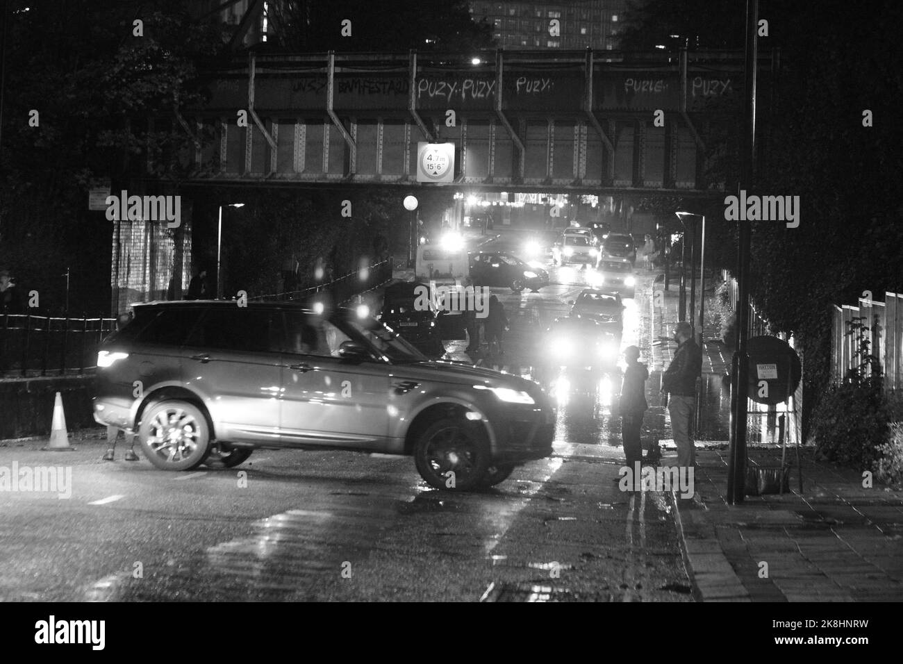 London überflutete am 23/10/2022 sonntag. Dies ist eine der Unterführungen, die in Acton West London überflutet wurde 23/10/2022 Blitzbilder Stockfoto