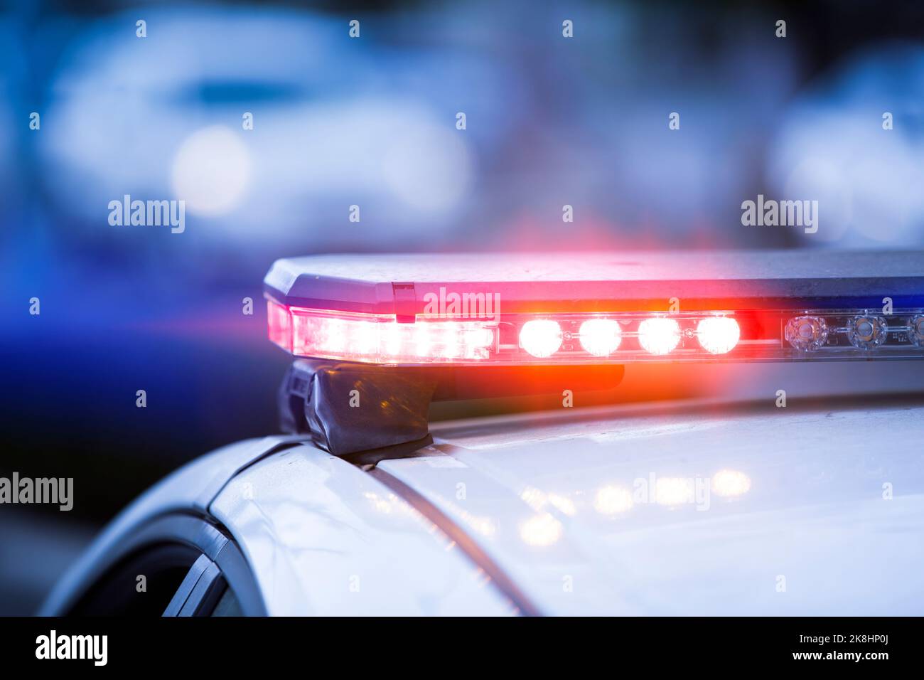 Eine Polizeieinheit reagiert auf den Ort eines Notfalls. Stockfoto