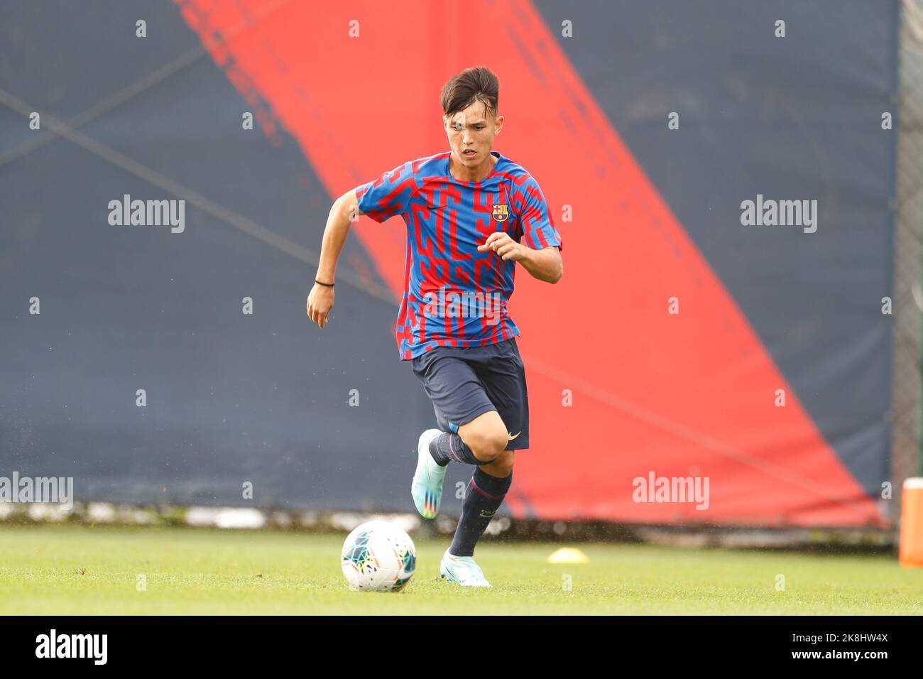 Barcelona, Spanien. 23. Oktober 2022. Niko Takahashi Cendagorta (Barcelona) Fußball/Fußball : Spanisches Spiel der 'Liga Nacional Juvenil' Gruppe 7 zwischen dem FC Barcelona Juvenil B 1-0 Damm CF Juvenil B im Camp de Futbol Ciutat Espativa Joan Gamper in Barcelona, Spanien . Quelle: Mutsu Kawamori/AFLO/Alamy Live News Stockfoto
