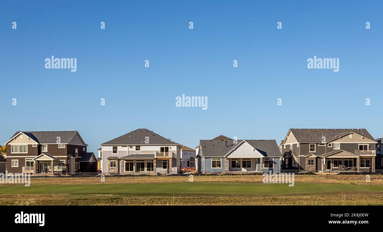 Colorado Living. Aurora, Colorado - Denver Metro Gegend Wohn Fall Panorama mit neu gebauten Häusern Stockfoto