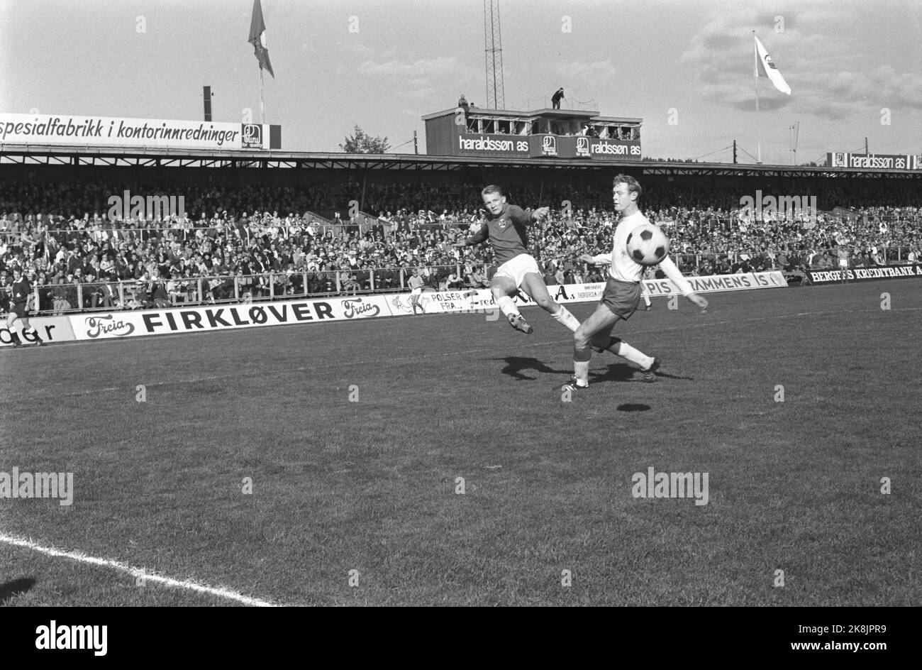 Ullevaal Stadium, September 1969. Norwegen – Dänemark 2-0. Hier kommt Odd Iversen zu Beiträgen. Foto: Aage Storløkken / NTB / NTB Stockfoto