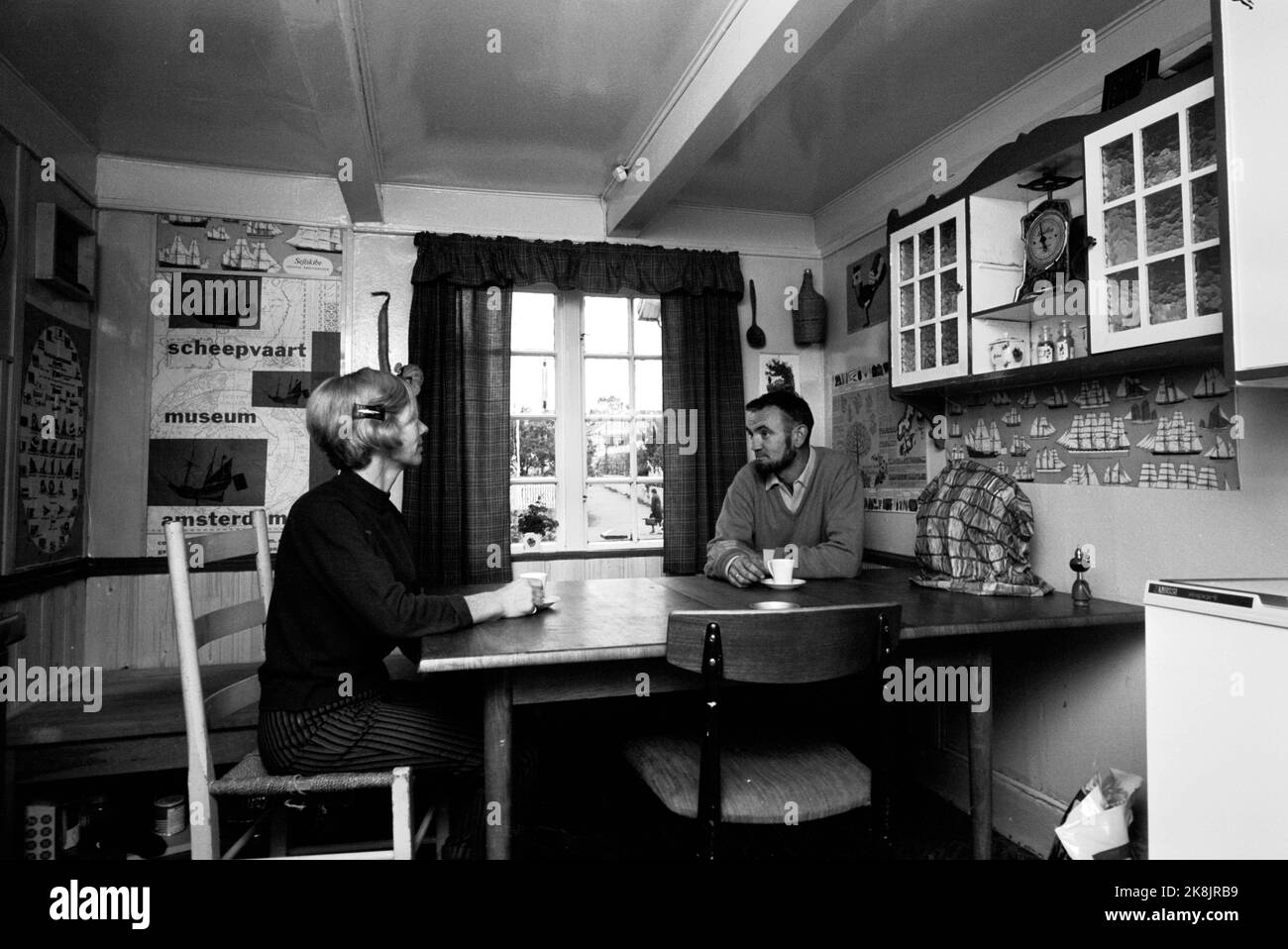 Grimstad Oktober 1968 Autor, Karikaturist und Kåsør Odd Børretzen haben