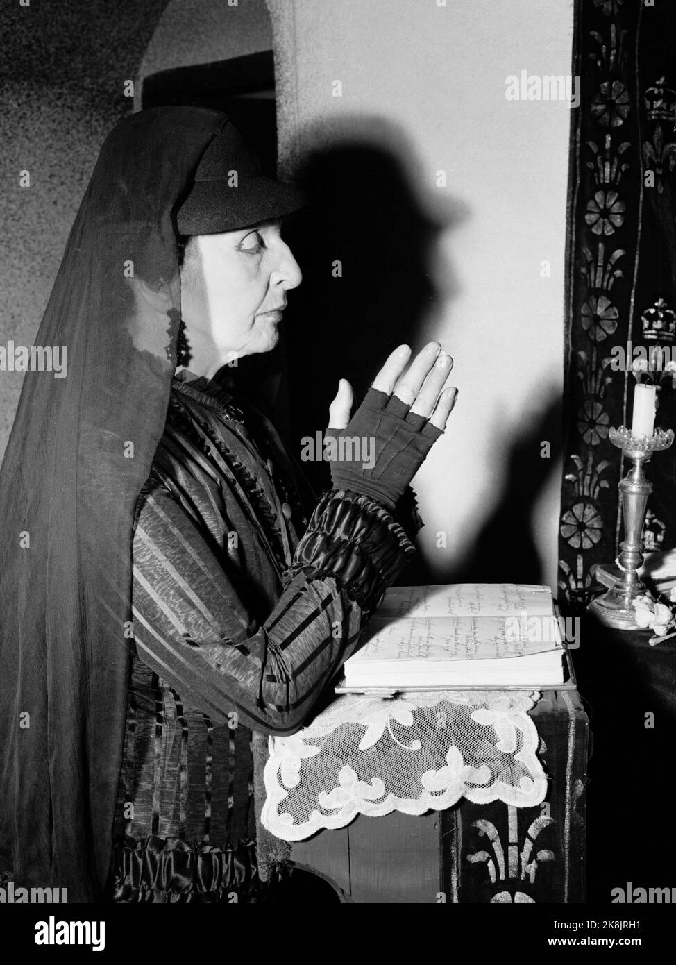 Oslo 19470228. Schauspielerin Agnes Mowinckel hier in einer Rolle aus dem Haus von Bernada am Nationaltheater. Foto: NTB Archive / NTB Stockfoto