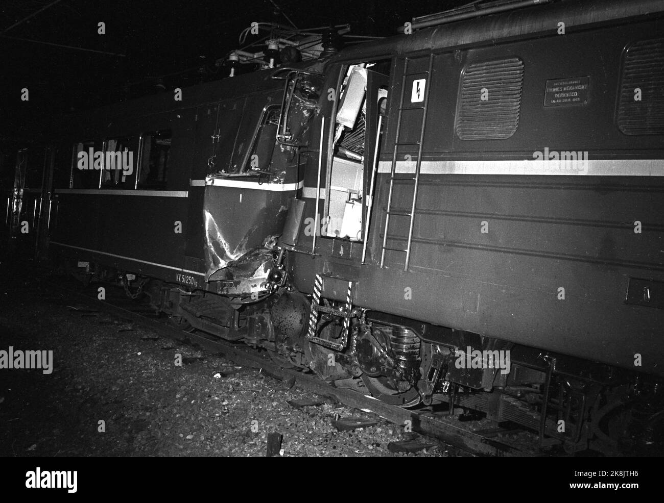 Oslo 19670406 Eisenbahnunfall am Skistation. 30 Menschen wurden verletzt, als ein lokaler Zug auf eine Lokomotive im Skistation fuhr. Hier die Züge nach dem Unfall. Foto: NTB / NTB Stockfoto