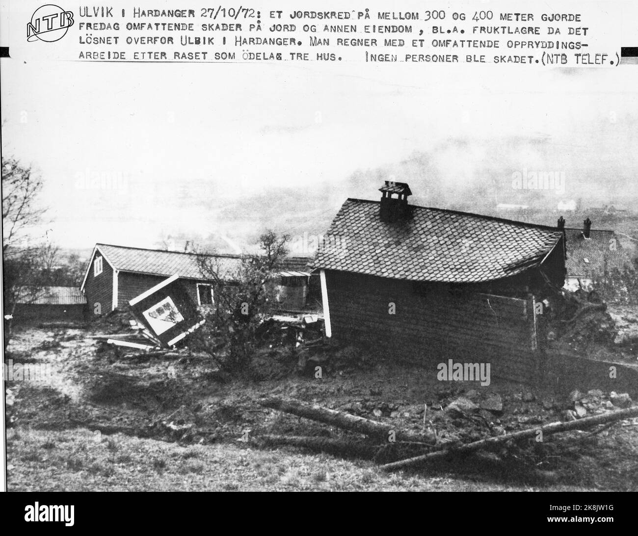 Ulvik in Hardanger 19721027 ein Erdrutsch zwischen 300 und 400 Metern verursachte erhebliche Schäden am Boden und anderen Grundbesitz. Obstlager, als er sich oberhalb von Ulvik in Hardanger lockerte. Bei dem Unfall wurden drei Häuser zerstört, aber keine Menschen verletzt. Foto: NTB Stockfoto