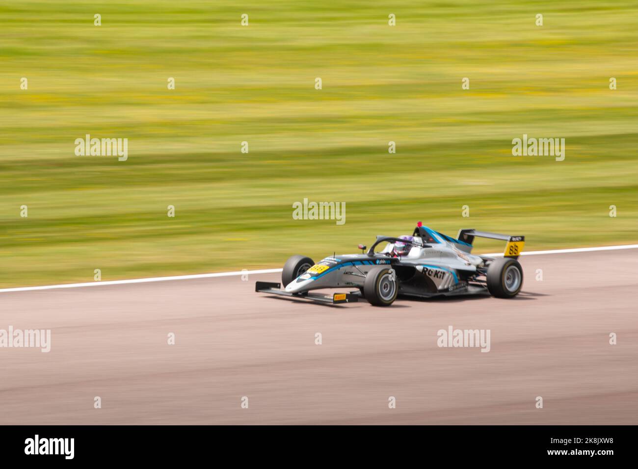 Ein ROKIT F4 Championship Car auf der Strecke in Thruxton Stockfoto