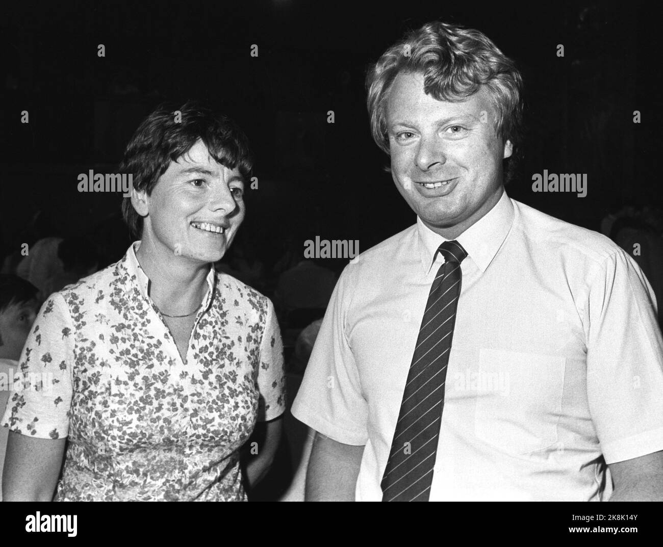 Oslo 19840826. Rechtsgerichtete nationale Sitzung. Arne Skau gewann die Position als Vizepräsident des Jahres 2.. Hier mit Wenche Frogn Sellægs, die gegen Skau verloren hat. Foto: Henrik Laurvik NTB / NTB Stockfoto
