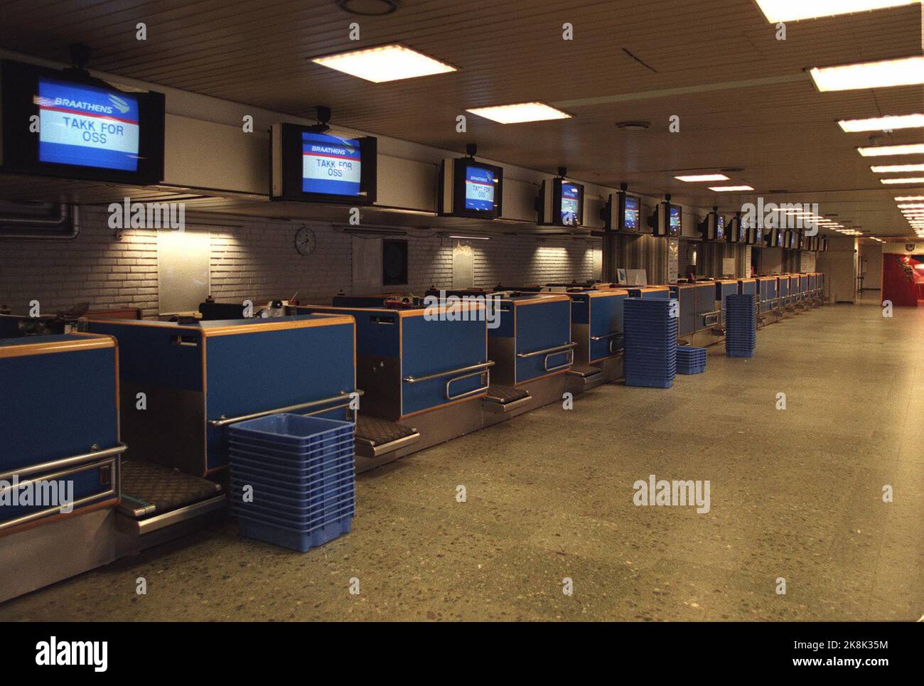 Bærum. Der Flughafen Oslo Fornebu wurde geschlossen. Der Check-in-Schalter für Braathens in Fornebu ist am Donnerstagmorgen leer, nachdem der Hauptflughafen in der Nacht nach Gardermoen umgezogen ist. Foto: Rune Petter Ness / NTB / NTB Stockfoto