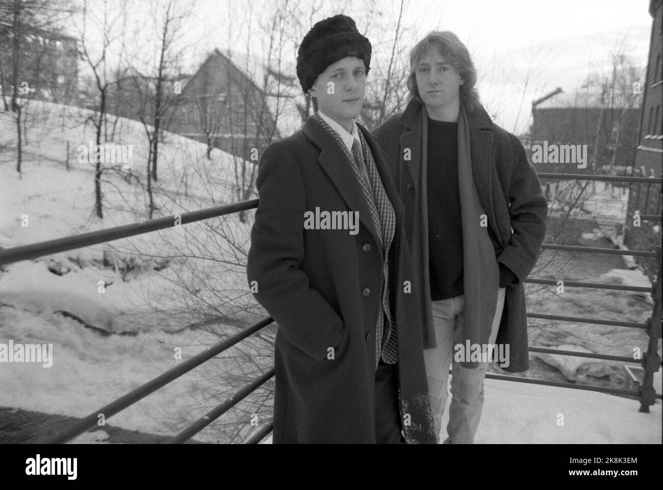 Oslo 19870108 zwei Mitglieder der Lillos-Gruppe. F. H. Schlagzeuger Øystein Jevanord und Songwriter, Sänger und Gitarrist Lars Lillo-Stenberg. Foto: Arve Schaug Stockfoto