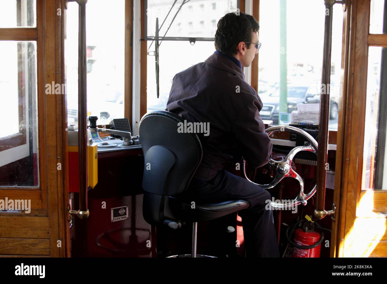 Straßenbahnfahrer, Lissabon, Portugal Stockfoto