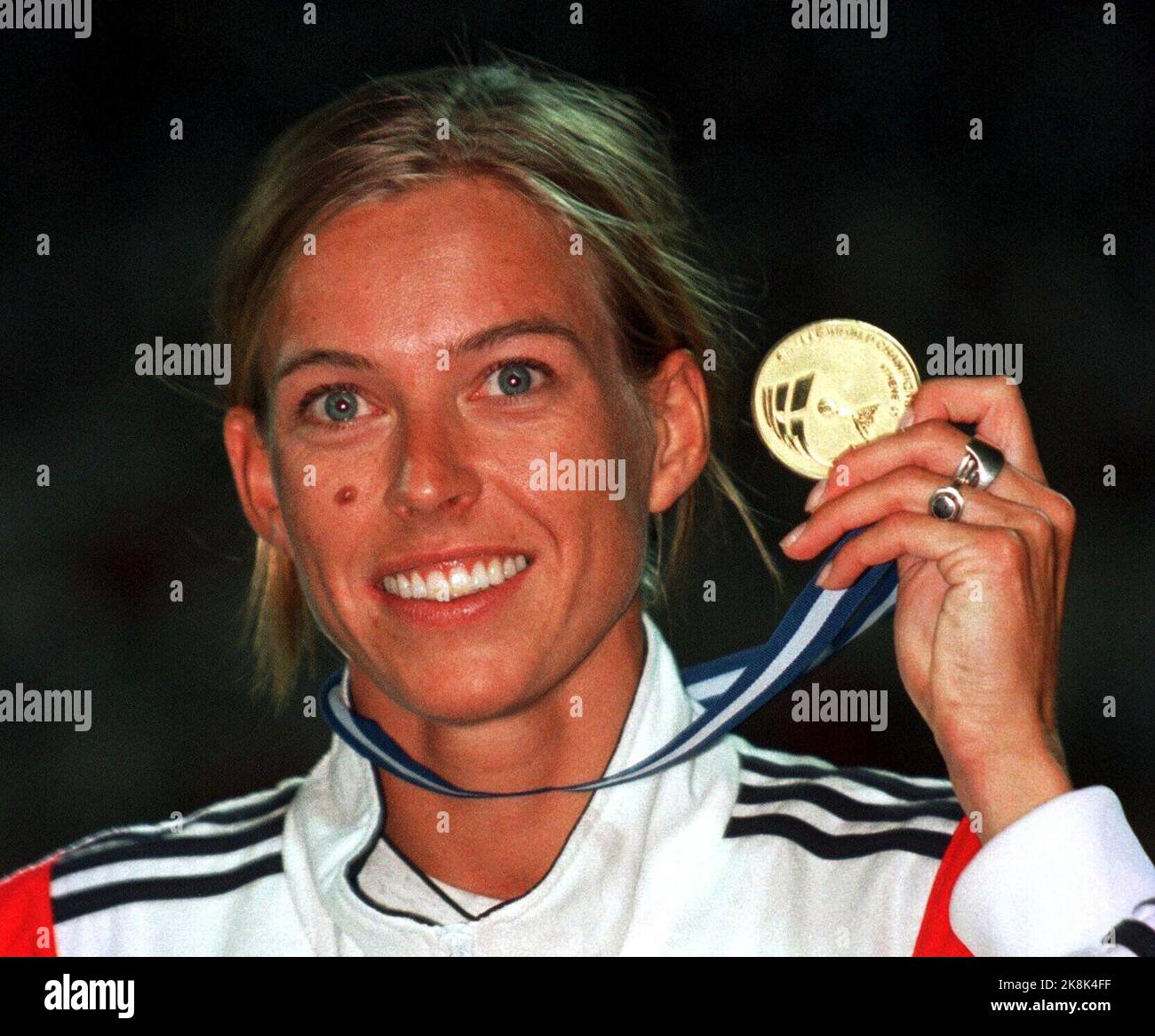 LeichtathletikWeltmeisterschaften Athen 1997 Hanne Haugland mit der