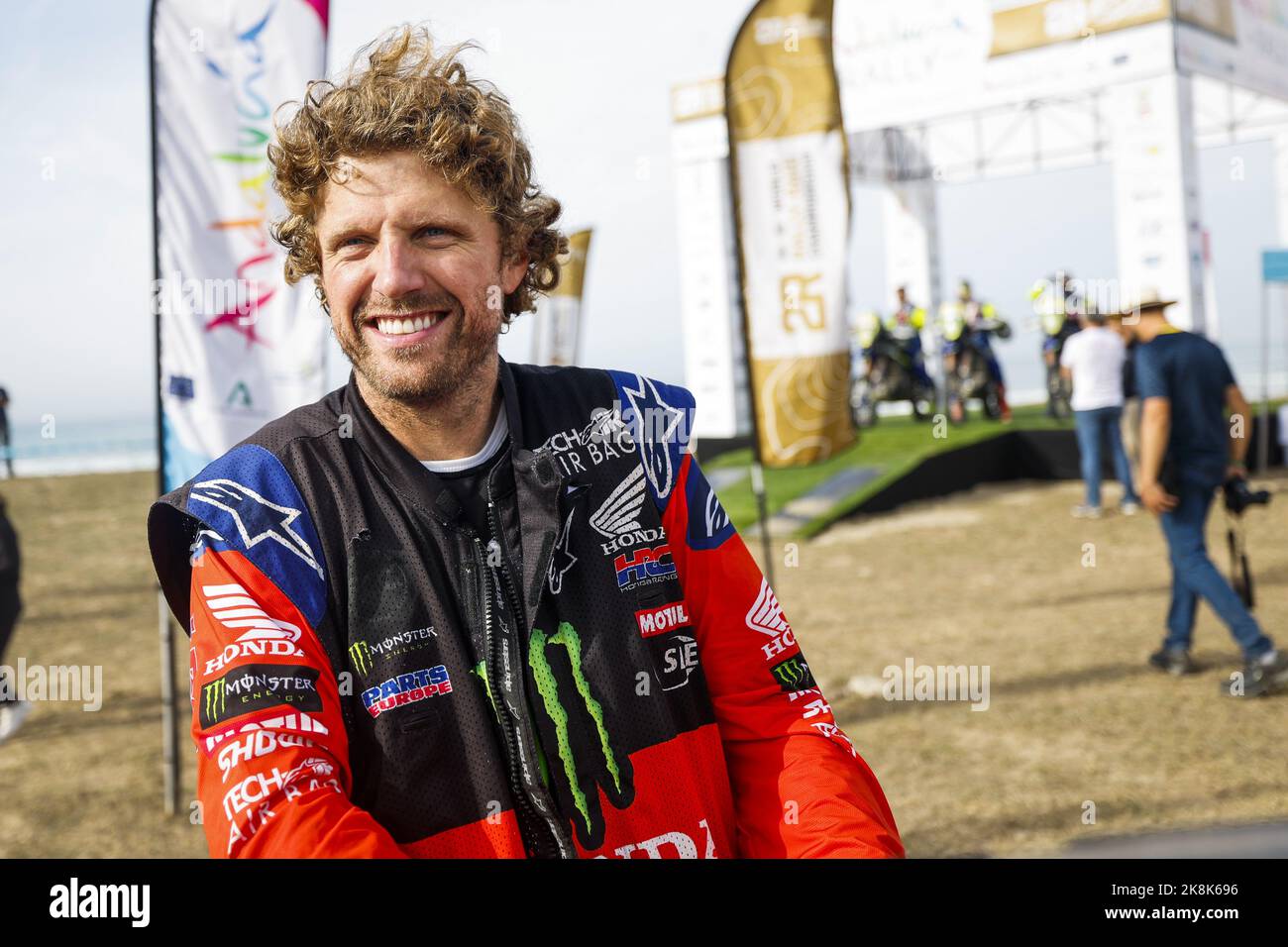 VAN BEVEREN Adrien (Fra), Monster Energy Honda Team 2022, Honda CRF 450 Rally, FIM W2RC, Moto, Portrait während der Etappe 4 der Andalucia Rally 2022, 4. Runde der FIA World Rally-RAID Championship 2022, am 23. Oktober 2022 in Sevilla, Spanien - Foto: Julien Delfosse/DPPI/LiveMedia Stockfoto