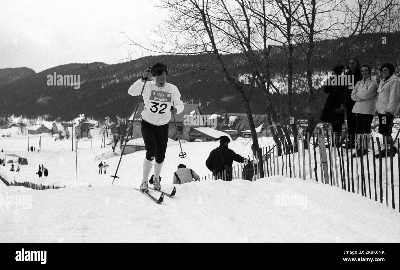 Grenoble, Frankreich 196802 Olympische Winterspiele in Grenoble. Langlaufen, 10 km für Frauen. Inger Aufles in Aktion, nahm sie Bronze. Foto: NTB / NTB Stockfoto