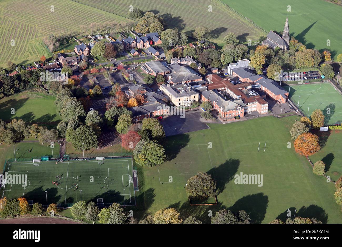 Luftaufnahme der Lymm High School, einer weiterführenden Schule, in Lymm, in der Stadt Stockfoto