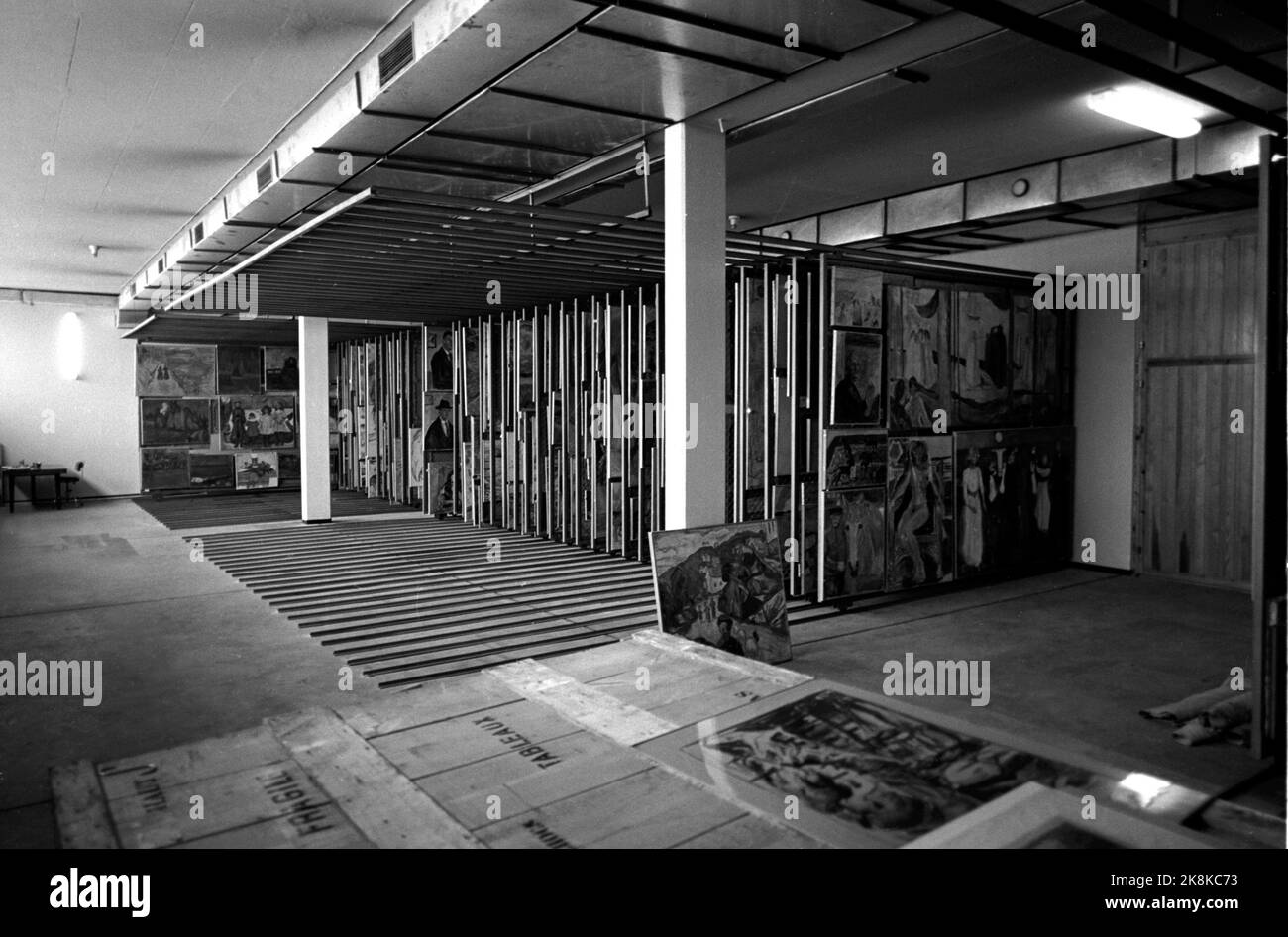 Oslo April 1968 Diebe aus dem Munch Museum entstammen einem Mitarbeiter des Museums. Viele der grafischen Blätter wurden in die Schweiz verkauft. Hier Foto aus den Zeitschriften des Munch Museums, aus denen ein Teil der Grafiken verschwunden ist. Foto: Aaserud / Aktuell / NTB Stockfoto