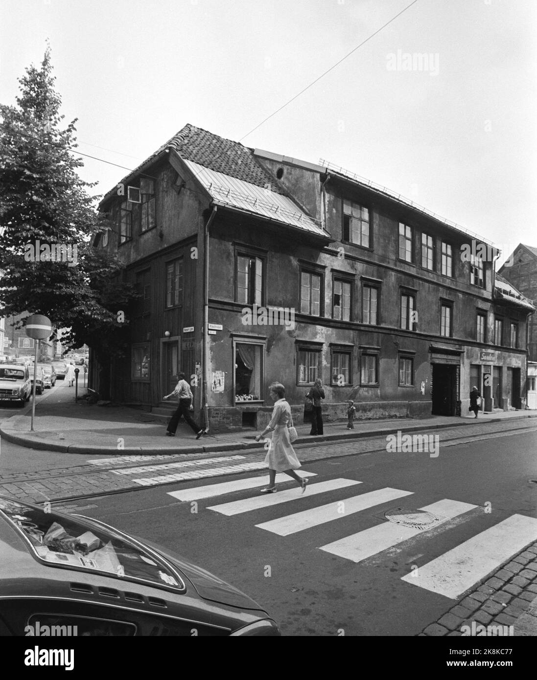 Oslo September 1975. Peckelgården in Pilestredet, einem der ältesten Gebäude Oslos, aus dem 18.. Jahrhundert. Der Erhaltungsplan für das Gebäude, aber es wurde durch einen Brand im November 1975 zerstört, wurde im Dezember dieses Jahres abgerissen. Es lag dort, wo der Niedergang im Ibsengara heute ist. Foto: NTB / NTB Stockfoto