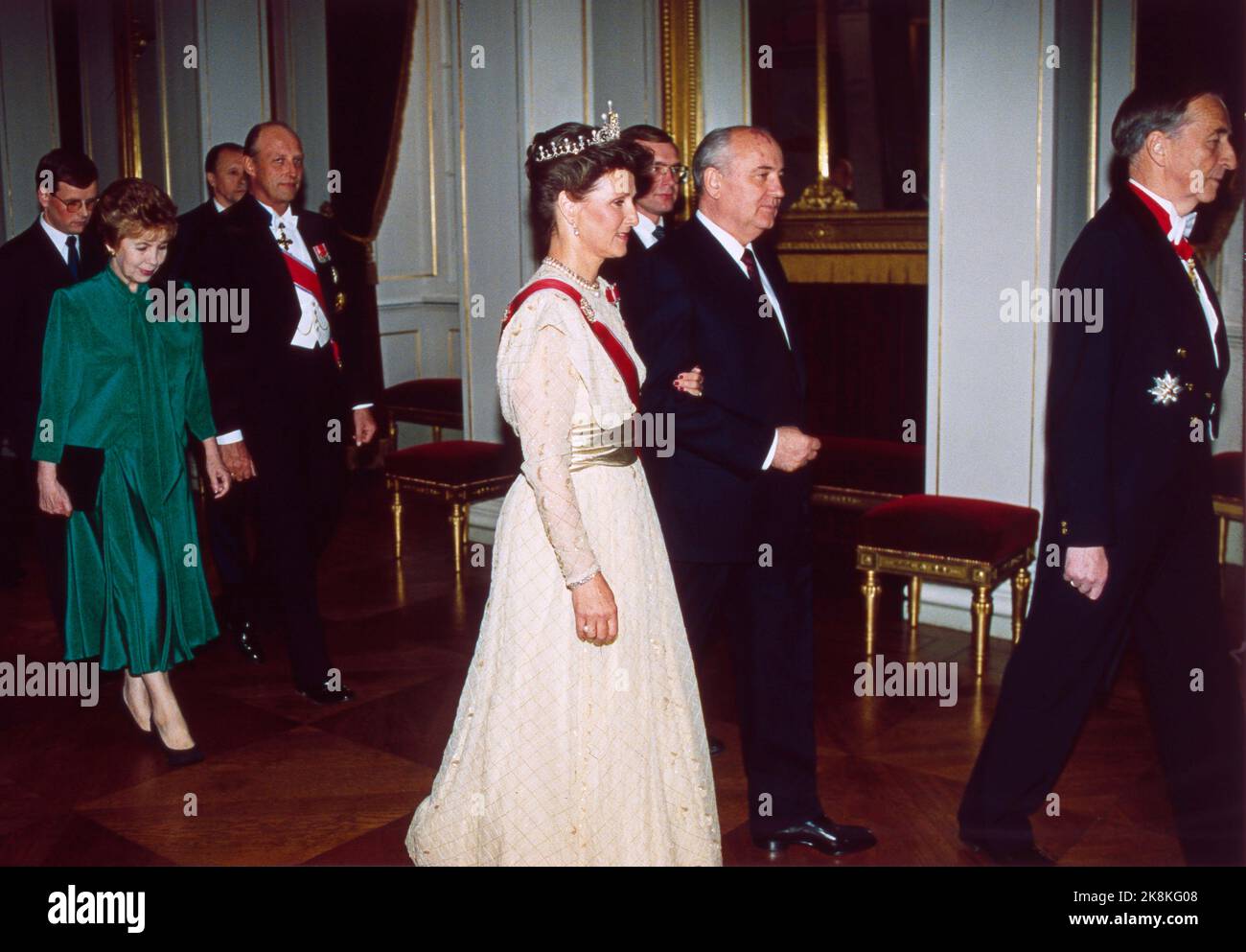 Oslo 19910605. Galadiner im Schloss. Raisa Gorbatschow (Rückseite), König Harald, Königin Sonja und der Präsident der Sowjetunion, Michail Gorbatschow. Foto: Bjørn Sigurdsøn / NTBSCANPIX Stockfoto