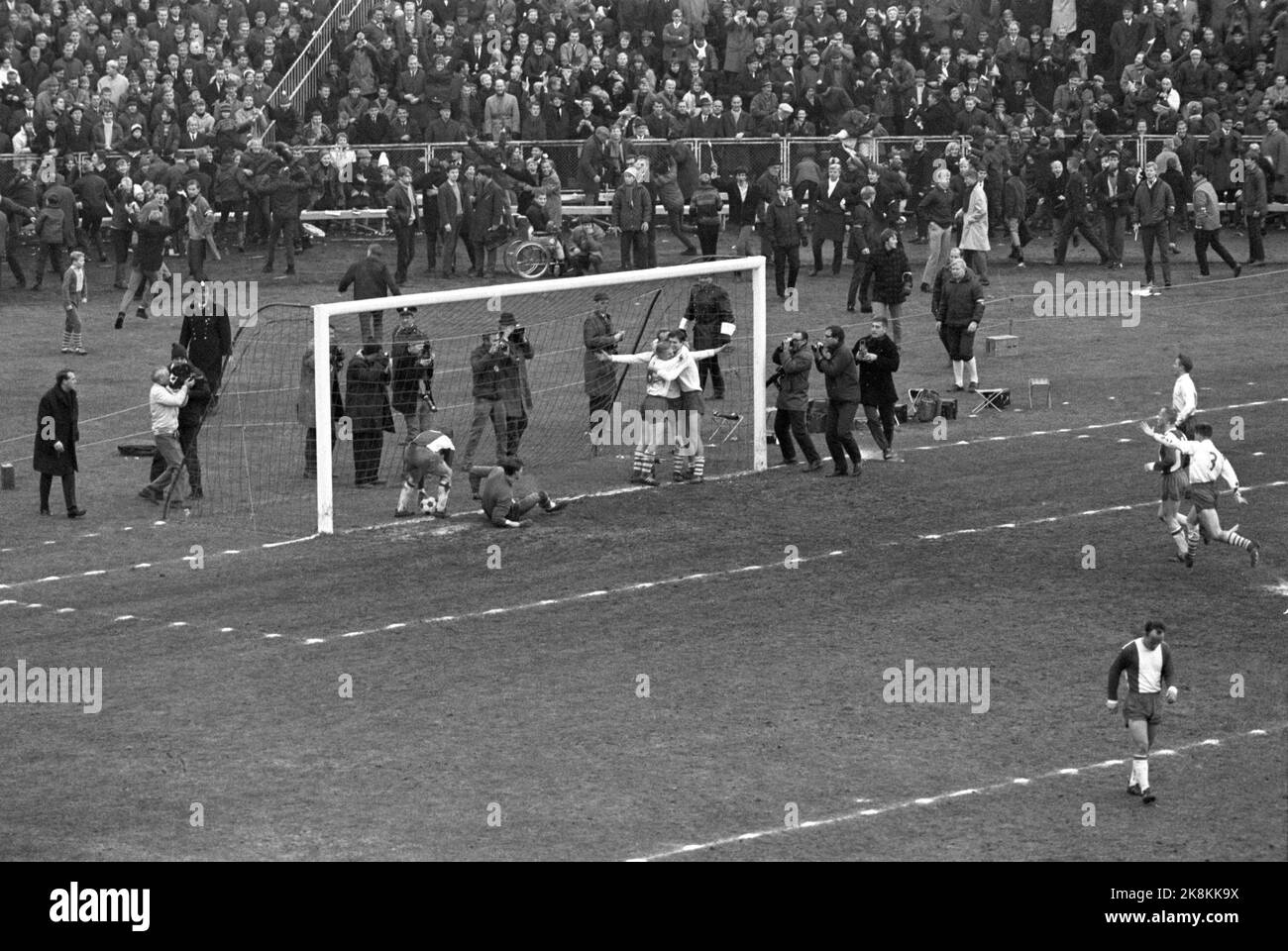 Ullevaal stadion fredrikstad fk wurde 1966 norwegischer meister -Fotos ...