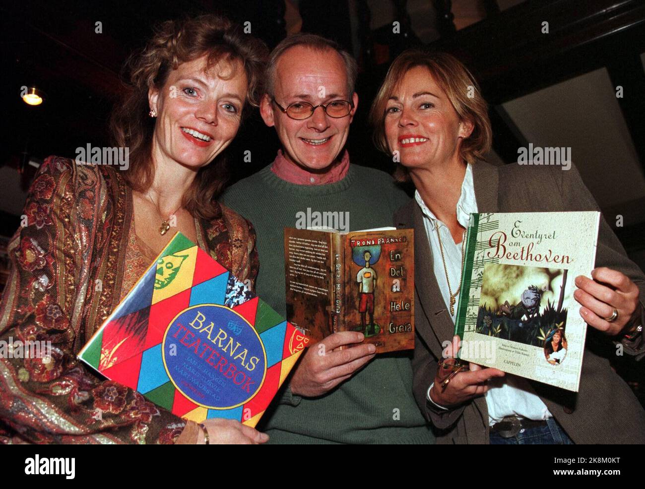 Oslo 19970924: Mari Maurstad (v.v.), Trond Brænne und Minken Fosheim sind drei der Autoren, die auf der Herbstliste von Cappelen Forlag mit Kinder- und Jugendbüchern vertreten sind. Foto: Erik Johansen NTB Stockfoto