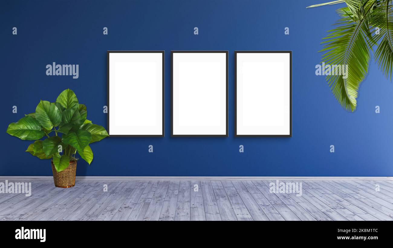 Drei vertikale Rahmen-Mockup auf einer blauen Galerie Wand mit Holzboden, Palmblätter und grünen Blatt Pflanzentopf 3D Rendering Illustration. Stockfoto