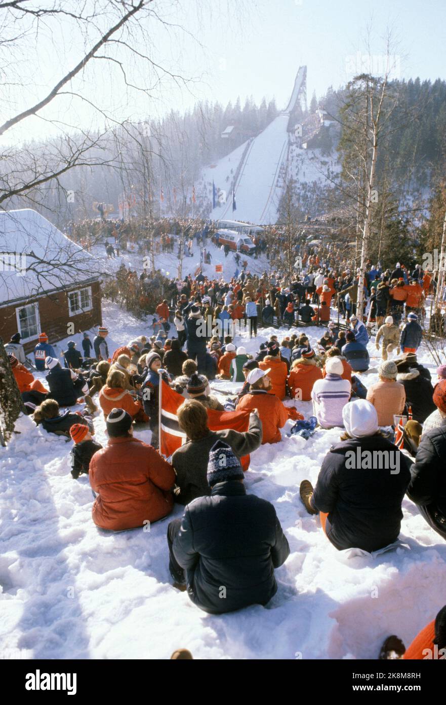Oslo 198202: Ski-Wm. Springen, Midtstubakken. Das Publikum im Vordergrund. Foto: Henrik Laurvik / NTB Stockfoto