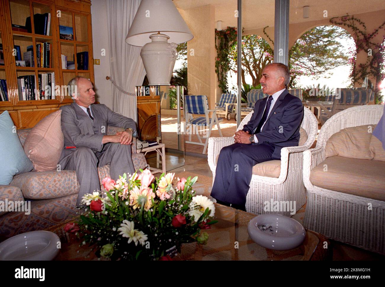 Jordan 19890126. Außenminister Thorvald Stoltenberg (AP) zur Reise in den Nahen Osten. Hier Besuche bei König Hussein in Jordanien. Foto: Bjørn Sigurdsøn NTB Stockfoto