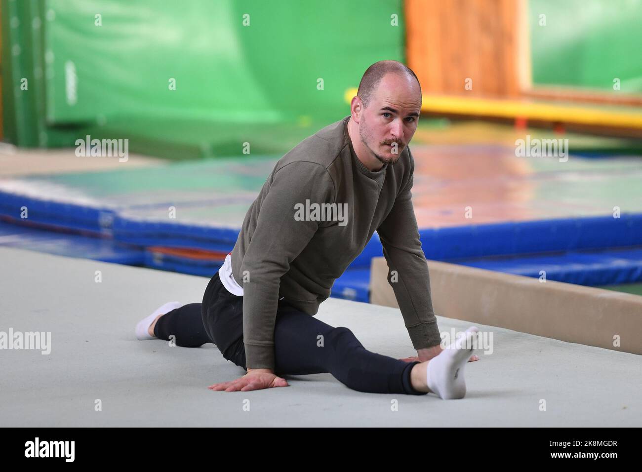 Der kroatische Turner Filip Ude zeigt seine Fähigkeiten vor der