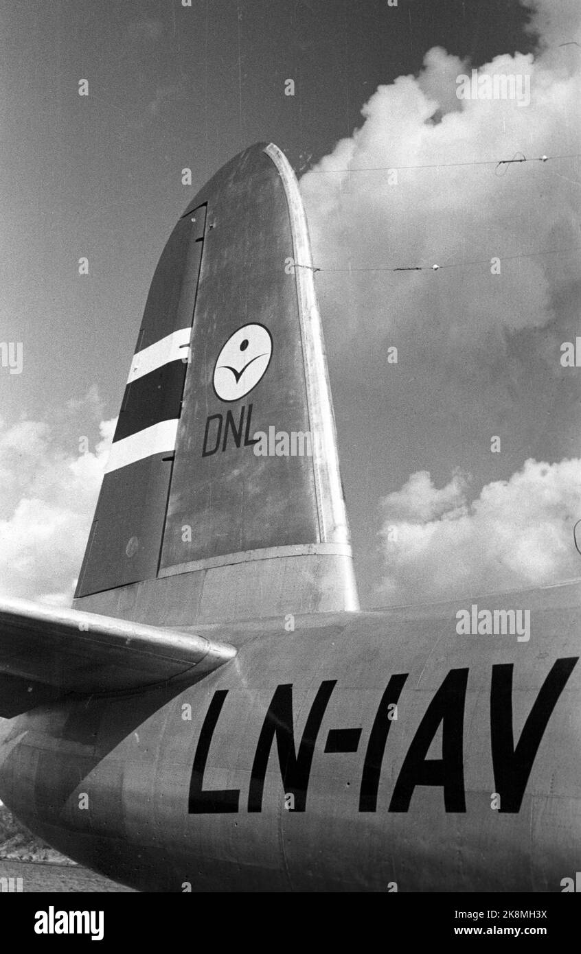 Die norwegische Küste Mai 1947: Die 'Flying Hurtigrute' der Norwegischen Luftfahrtgesellschaft hatte ihre erste Testfahrt Oslo-Tromsø-Oslo 1. Und 2. Mai mit dem Wasserflugzeug Kvitbjørn. An der Tour nahmen die derzeitigen Mitarbeiter Teil. Hier 'Kvitbjørn' vor der Abfahrt von Sola Sjøflyhavn. Das DNL-Logo auf dem Heck des Flugzeugs. Foto: Th. Scotaam / Aktuell / NTB Stockfoto