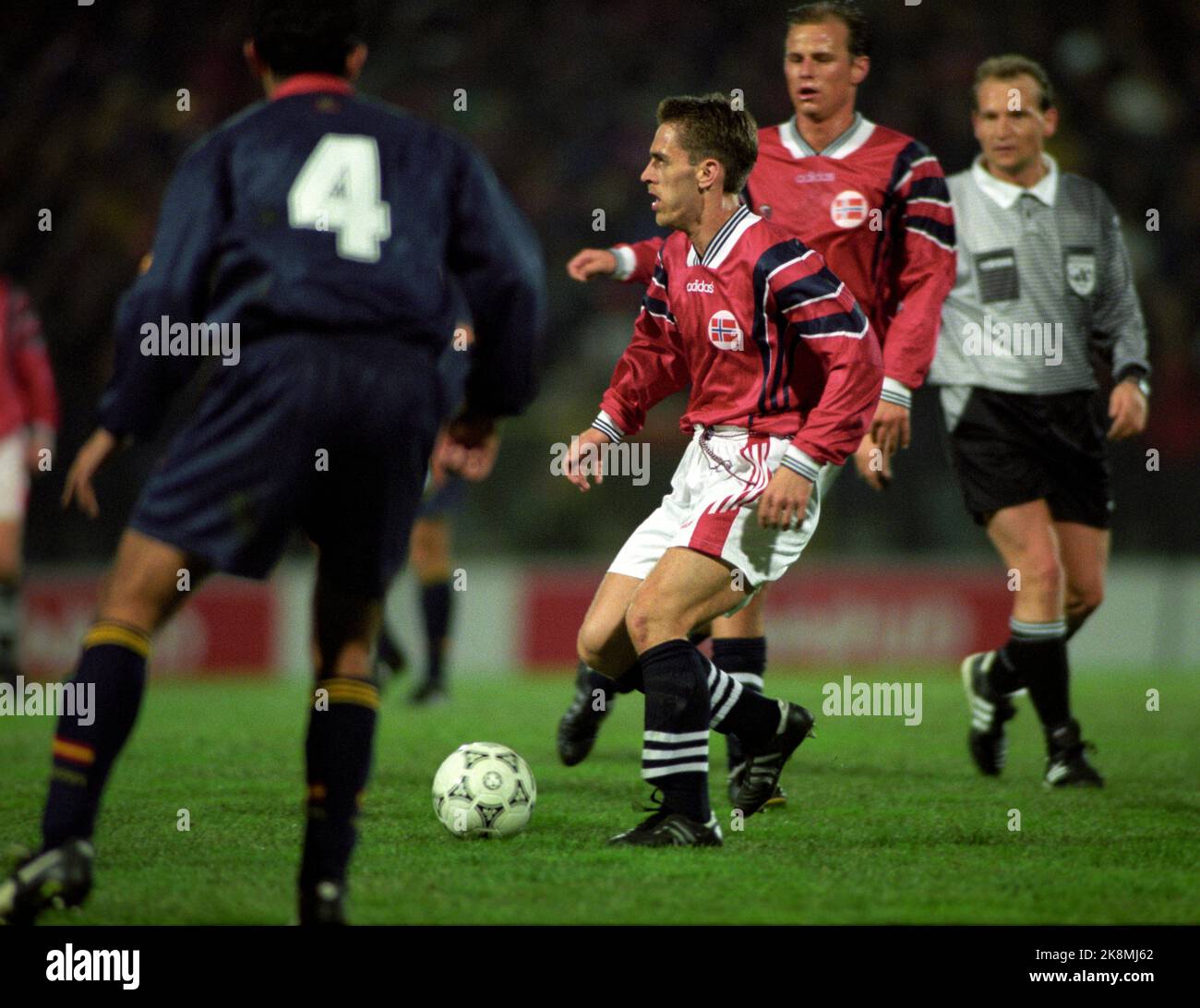 Oslo 19960424 Fußball, international, Ullevål-Stadion. Norwegen Spanien 0 - 0 Hier Tommy Svindal Larsen in der Kampfsituation. Foto: Tor Richardsen / NTB Stockfoto