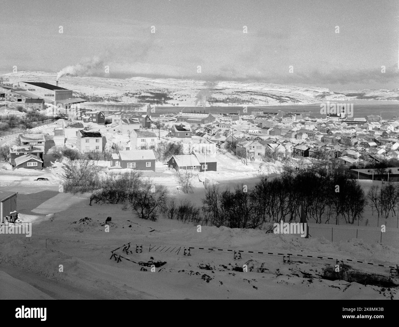 Kirkenes 19620228 Überblick über die Stadt. Foto: Erik Thorberg / NTB / NTB Stockfoto