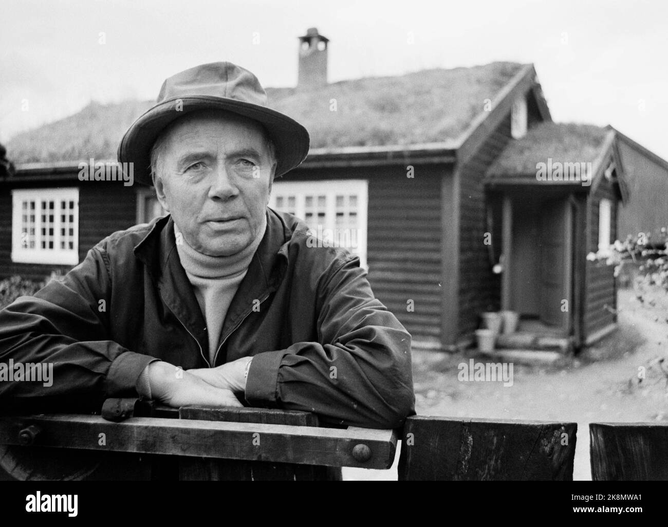 Nordfjord 1966. Schauspieler Alfred Maurstad auf dem Familienhof in Nordfjord. Ernst. Foto Sverre A. Børretzen Aktuell / NTB Stockfoto