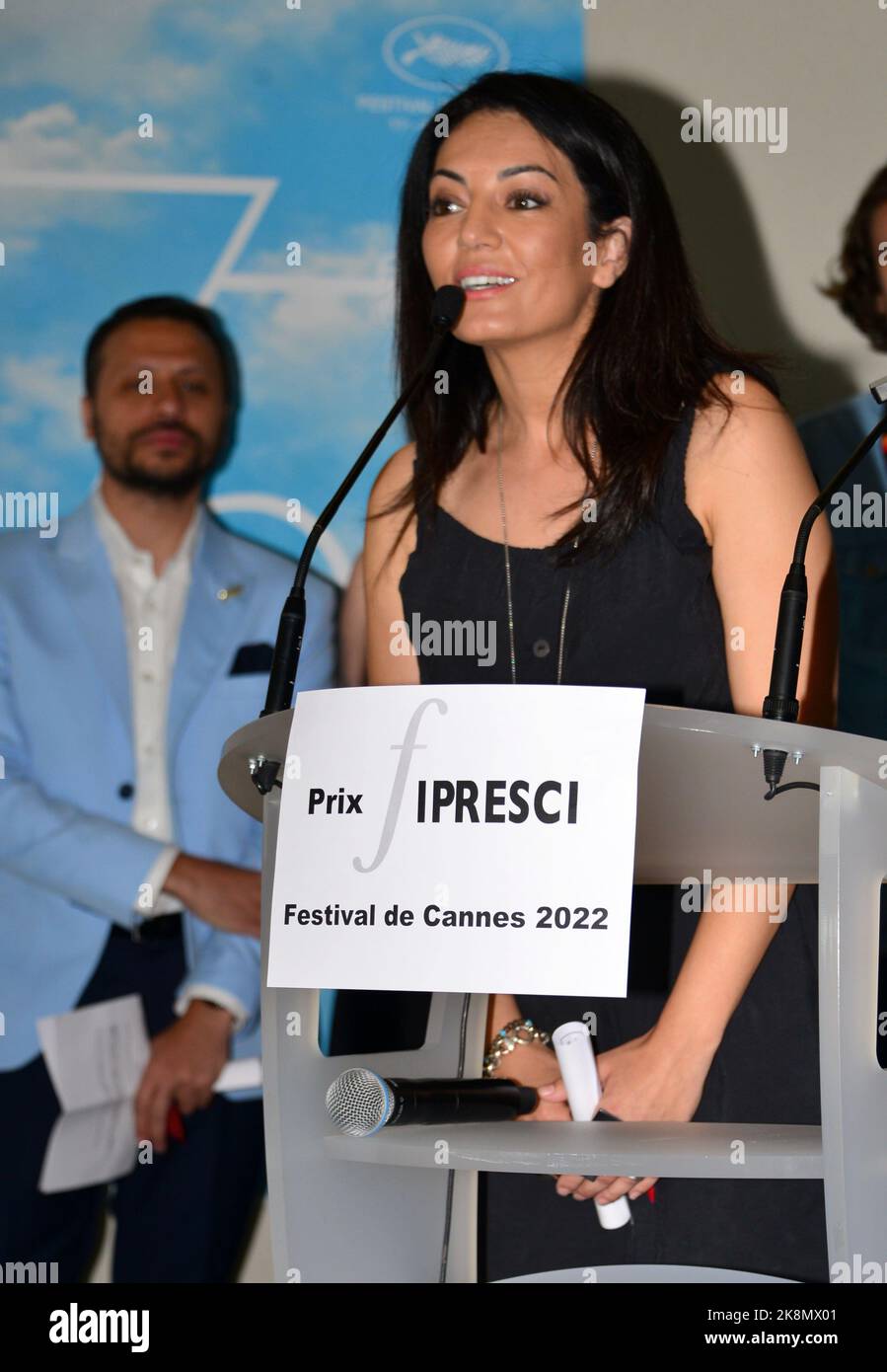 Maryam Touzani (Gewinnerin der Auswahl UN certain regard mit dem Film 'Le Bleu du Caftan' / 'The Blue Caftan') Prix FIPRESCI 75. Filmfestspiele von Cannes 28. Mai 2022 Stockfoto