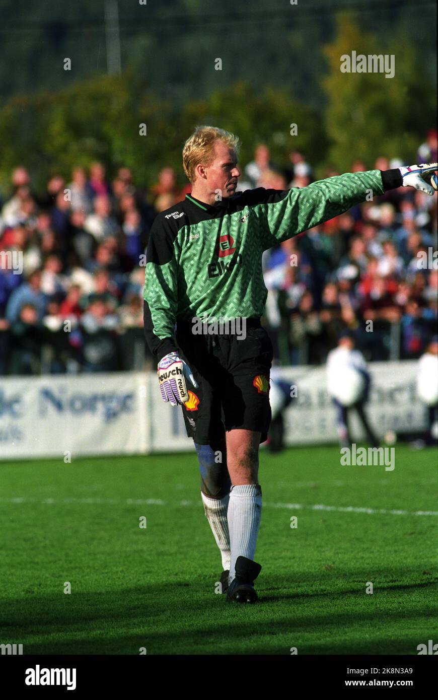 Drammen 19911006. Football Strømsgodset - Rosenborg, Marienlyst-Stadion. Ola durch Aufstieg, Pfleger RBK. Foto: Morten F. Holm / NTB Stockfoto