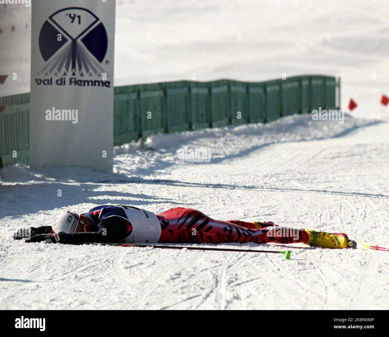 Val di Fiemme, Italien 19910209. SkiWm 1991. Bjørn Dæhlie stürzt sich