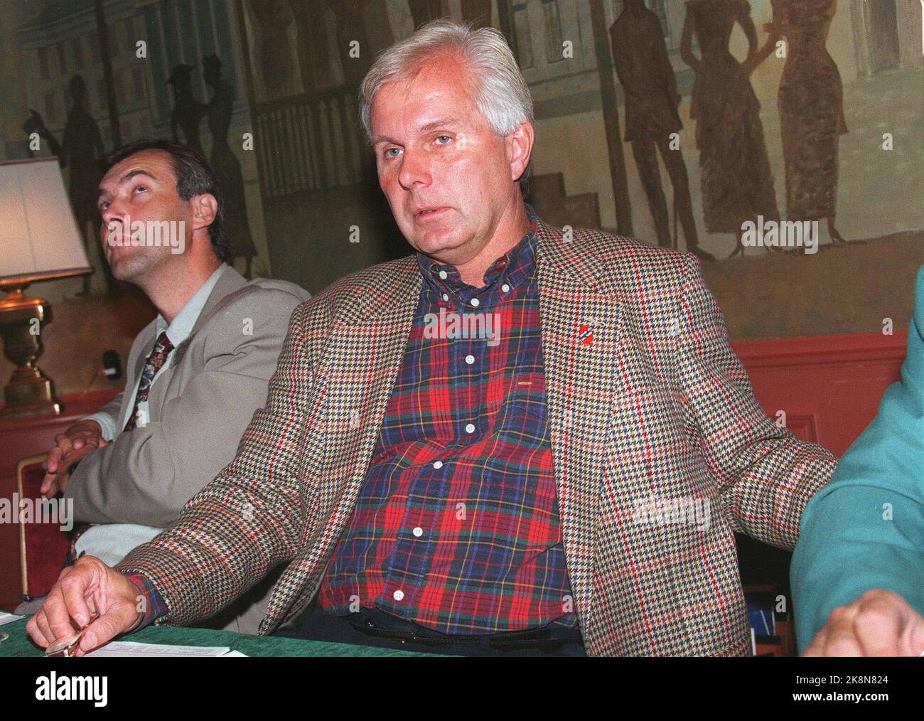 Oslo 1996: Ganze norwegische Sportarten müssen an den Maßnahmen zur Rettung des norwegischen Skiverbandes beteiligt werden, sagt Sportpräsident Arne Myhrvold. NTB-Foto: Morten Holm / NTB Stockfoto