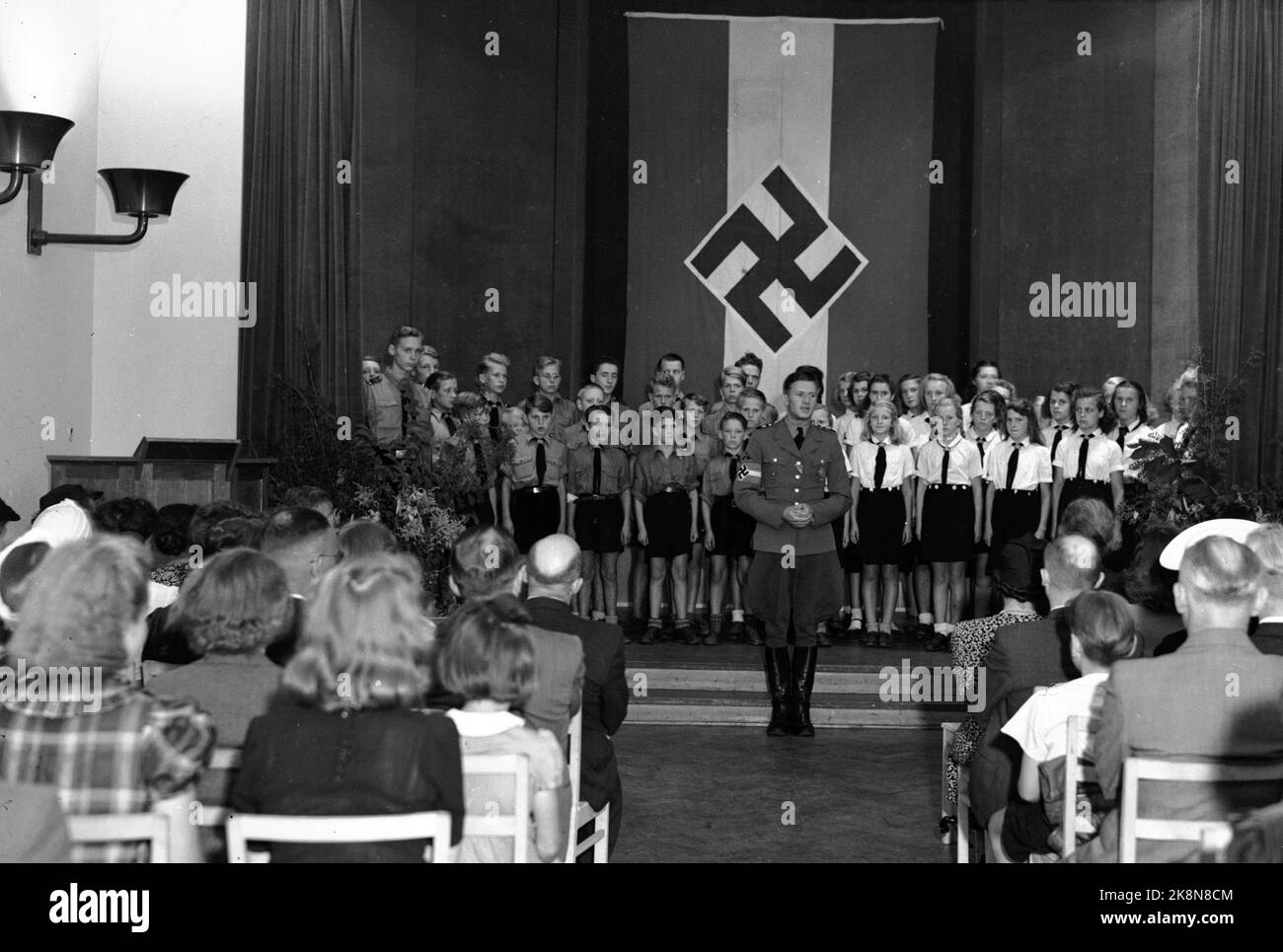 WW2 Oslo 19440825 Elternnacht für Hitlerjugend. Foto: Aage Kihle / NTB *** das Foto wurde nicht verarbeitet ***** Stockfoto