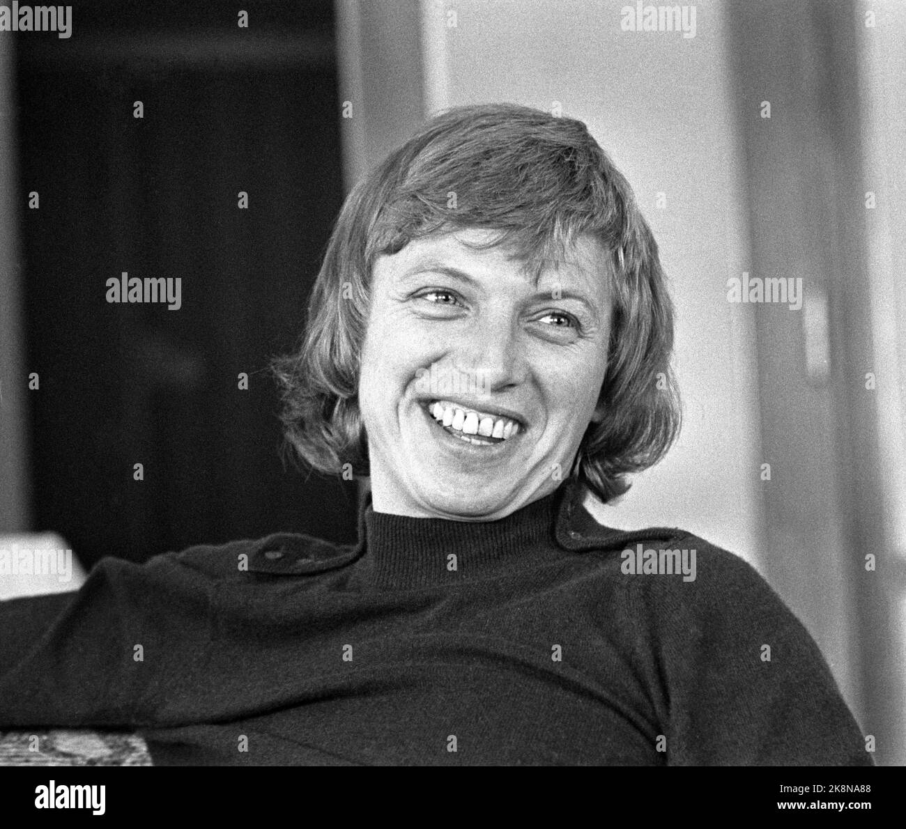 Oslo 19720816. Pop-Künstler Tommy Steele, lächelndes Porträt von der Pressekonferenz während des Besuchs in Oslo. Foto Ole Christiansen / NTB / NTB Stockfoto