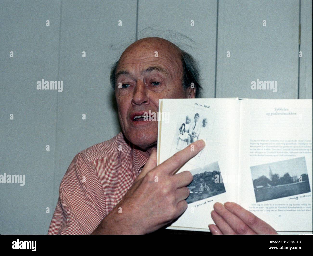 Oslo 19890929 der britische Autor Roald Dahl präsentiert sein Buch Matilda in norwegischer Übersetzung. Foto: Inge Gjellesvik / NTB / NTB Stockfoto