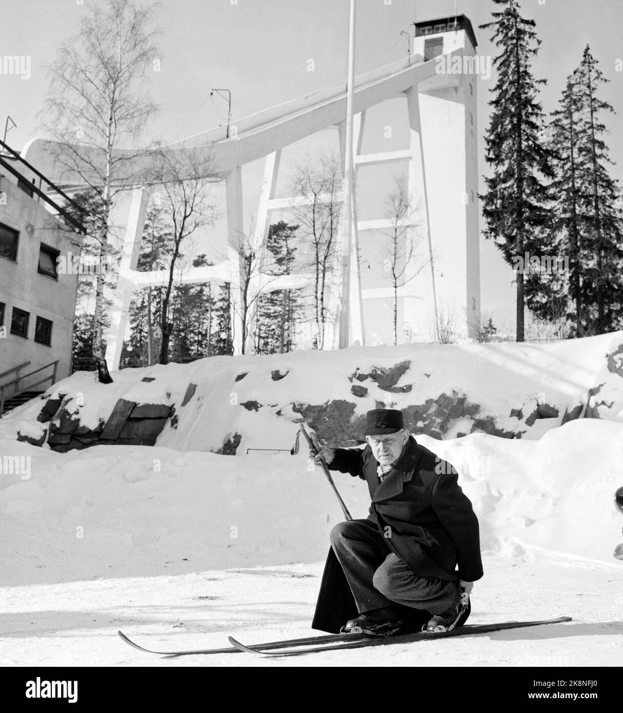 Lars Grini Oslo 19560222 Kongepokal Jubilant Johs Grini besucht Holmenkollen. Johs ...