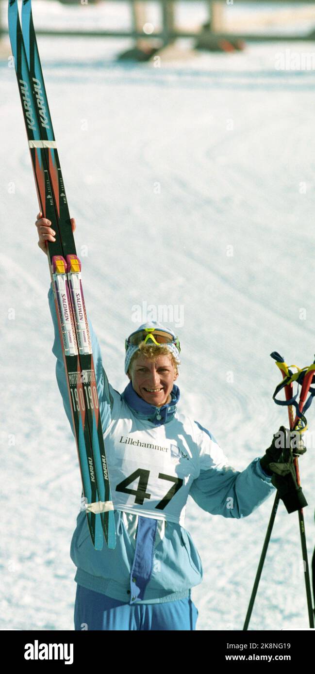Lillehammer. Olympische Spiele 1994. Skilanglauf, 5km Klassiker, Damen. Rinder um Marja-Liisa Kirvesniemis olympische Kandidatur hatte die finnische Sportdebatte vor den Olympischen Spielen geprägt. Aber die 38-jährige Physiotherapeutin zeigte mit ihrer Bronze, dass sie dort war, wo sie hinging. Ihre sechste olympische Medaille bei ihren sechsten Olympischen Spielen. Foto: Jan Greve Stockfoto