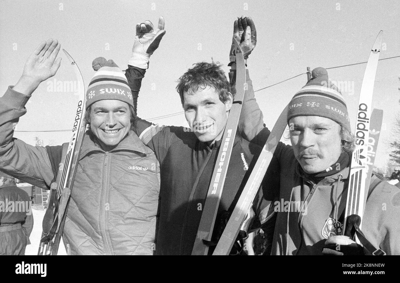 Eidsvoll 18. Februar 1981. Norwegische Cross-Country-Meisterschaften, 3x 10 km, Männer. Hier siegte das Team Bjerke IL 1. Lars Erik Eriksen flankiert von Dag Atle Bjørkheim und Karl Kristian Aketun. Foto: Paul Owesen / NTB / NTB Stockfoto