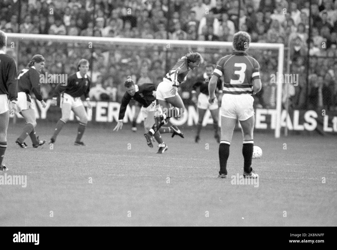 Oslo19880914. Fußball Norwegen - Schottland. Tom Sundby ist verletzt. Abbildung 1 von 5. Foto: Eystein Hanssen / NTB Stockfoto
